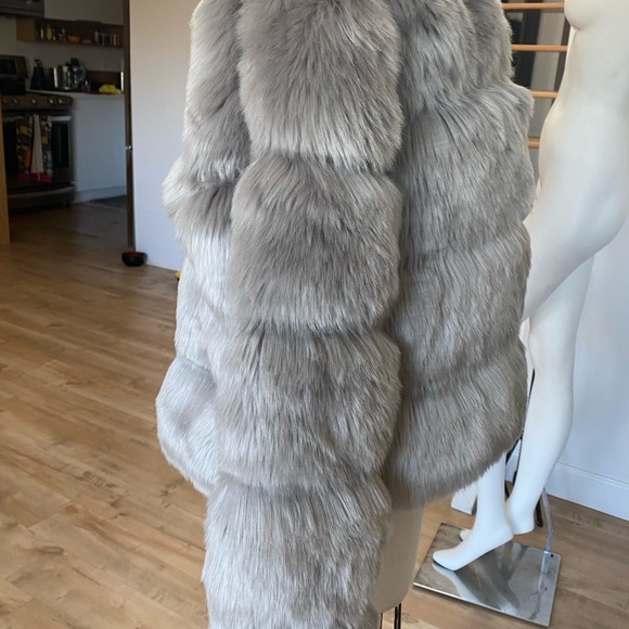 Fur cropped coat, fluffy silver grey size L!! - Picture 4 of 5